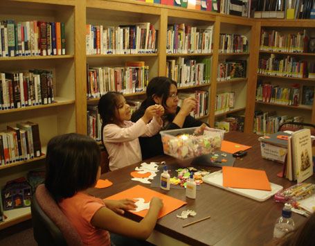 Chlidren and adult making crafts in the library